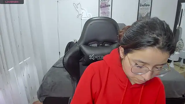 Snapshot of Amy_joones chatting on 7, 11, 2025 Amy joones online show from 7, 11, 2025