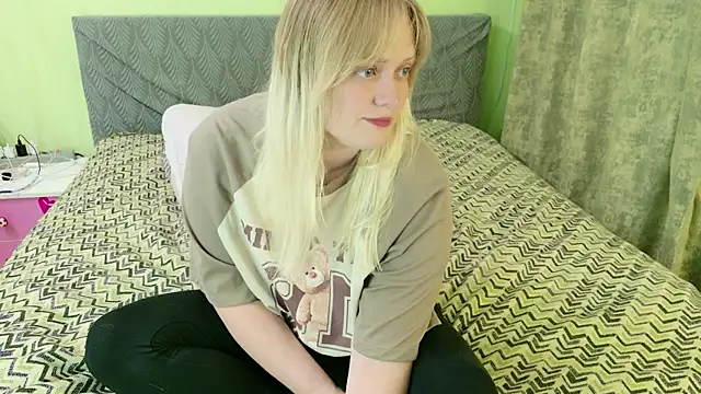 Snapshot of Kira_Miler chatting on 18, 6, 2026 Kira Miler online show from 18, 6, 2026