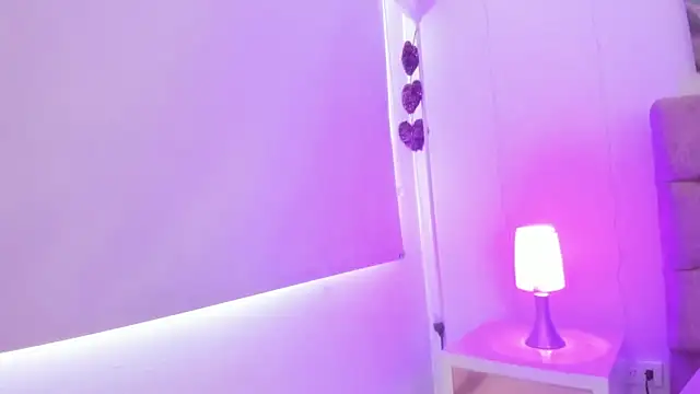 Julianaa Castro  online show from 21, 1, 2025