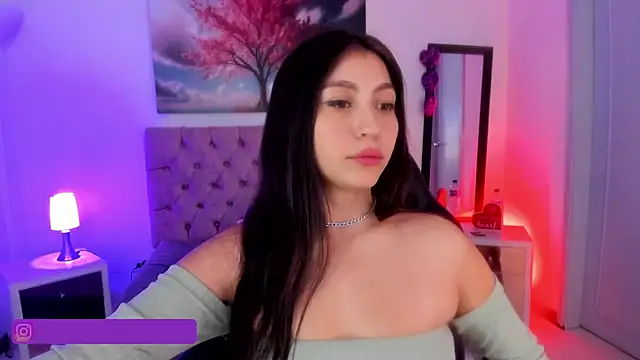 Julianaa Castro  online show from 4, 3, 2025