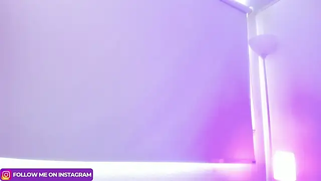 Julianaa Castro  online show from 13, 3, 2025