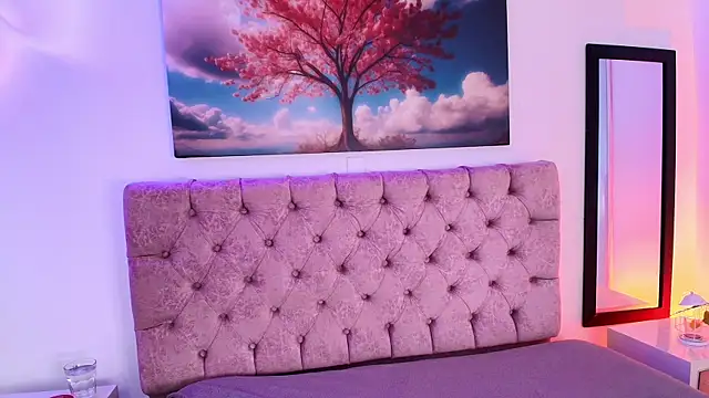 Julianaa Castro  online show from 9, 9, 2025