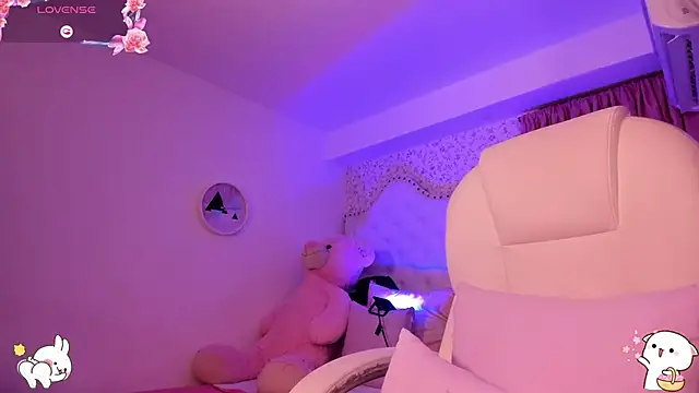 Snapshot of kitty_roouse chatting on 13, 12, 2024 kitty roouse online show from 13, 12, 2024