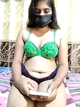 Snapshot of SLZAARA chatting on 22, 12, 2024 SLZAARA online show from 22, 12, 2024
