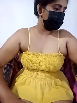 Snapshot of SLZAARA chatting on 9, 10, 2025 SLZAARA online show from 9, 10, 2025
