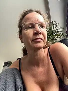 Snapshot of AnnikaRose chatting on 17, 9, 2025 AnnikaRose online show from 17, 9, 2025