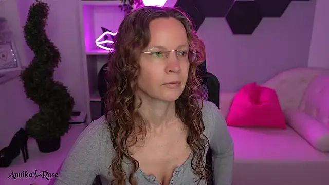 AnnikaRose online show from 2, 2, 2026