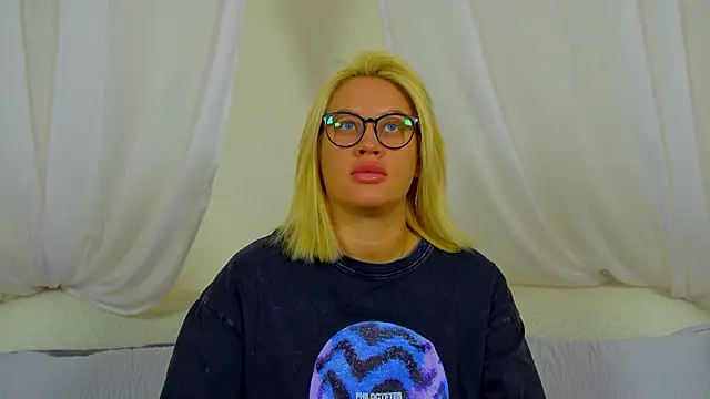 MariaNeumann online show from 2, 2, 2026