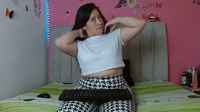 Snapshot of monickhot303av chatting on 13, 2, 2025 monickhot303av online show from 13, 2, 2025