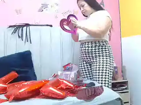 Snapshot of monickhot303av chatting on 14, 2, 2025 monickhot303av online show from 14, 2, 2025