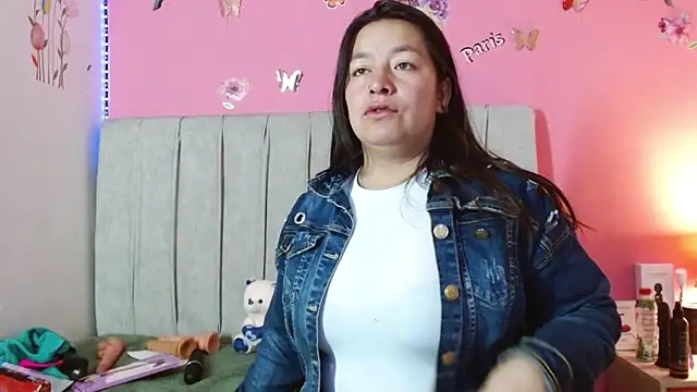 Snapshot of monickhot303av chatting on 17, 9, 2025 monickhot303av online show from 17, 9, 2025