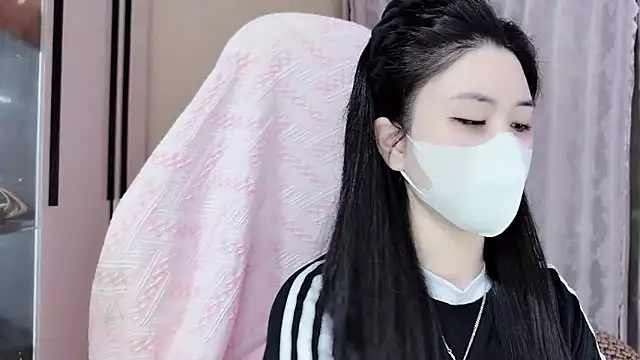 Snapshot of _Lygn__ chatting on 13, 11, 2025 Lygn online show from 13, 11, 2025