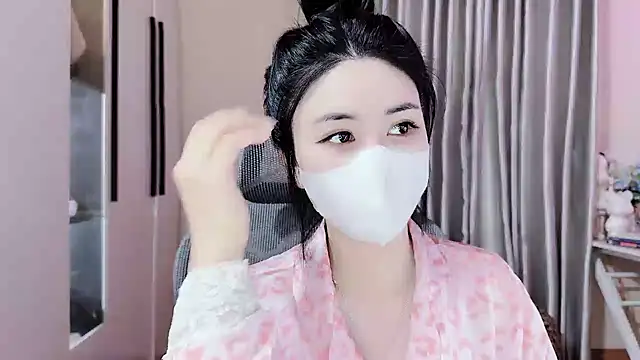 Snapshot of _Lygn__ chatting on 26, 11, 2025 Lygn online show from 26, 11, 2025