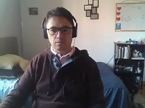 Snapshot of Diptongo chatting on 4, 11, 2025 Diptongo online show from 4, 11, 2025