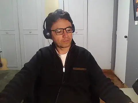 Snapshot of Diptongo chatting on 25, 11, 2025 Diptongo online show from 25, 11, 2025