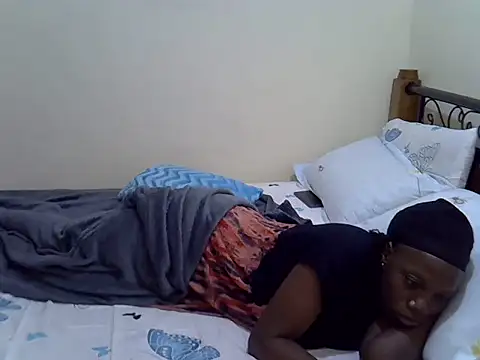 Snapshot of Sweet_Bear chatting on 6, 10, 2025 Sweet Bear online show from 6, 10, 2025