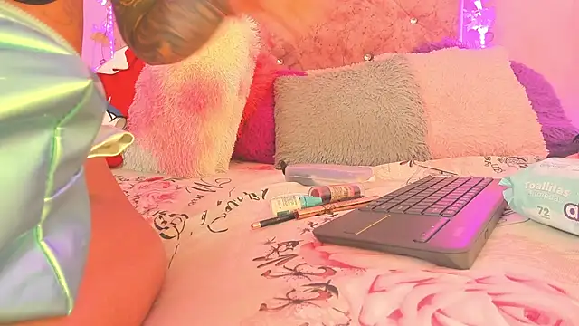 Snapshot of elizabethroman chatting on 6, 1, 2025 elizabethroman online show from 6, 1, 2025
