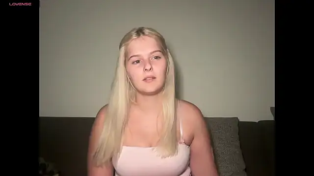 Snapshot of Allylove03 chatting on 11, 11, 2025 Allylove03 online show from 11, 11, 2025