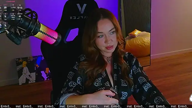 Snapshot of Emili1- chatting on 8, 7, 2026 Emili1- online show from 8, 7, 2026
