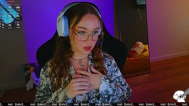 Snapshot of Emili1- chatting on 24, 7, 2026 Emili1- online show from 24, 7, 2026