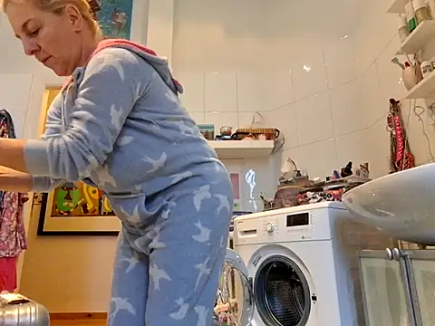 Snapshot of FrauleinSchmitt chatting on 7, 11, 2025 FrauleinSchmitt online show from 7, 11, 2025