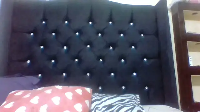 Jennxdolls online show from 8, 3, 2025