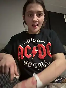 Snapshot of emilysue1 chatting on 2, 2, 2026 emilysue1 online show from 2, 2, 2026