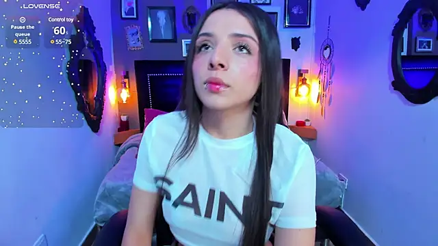 Charlotte  Benett online show from 23, 3, 2025