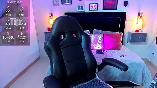 Charlotte  Benett online show from 29, 11, 2025