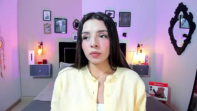 Snapshot of Charlotte__Benett chatting on 25, 7, 2026 Charlotte Benett online show from 25, 7, 2026