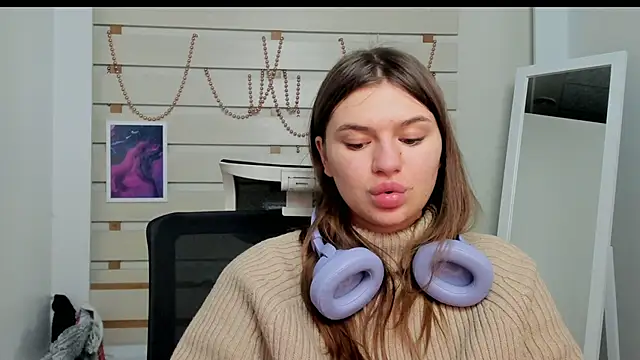 Josephine Kiss online show from 5, 2, 2025