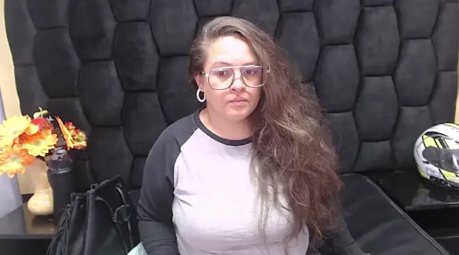 SaraThomso online show from 30, 1, 2025