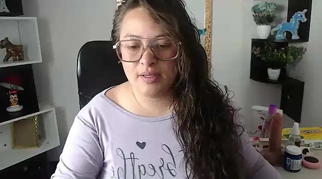 SaraThomso online show from 4, 2, 2025