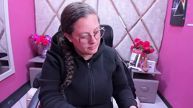 SaraThomso online show from 28, 11, 2025