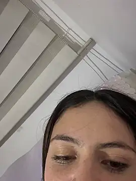 Lorraine Leon online show from 28, 2, 2025