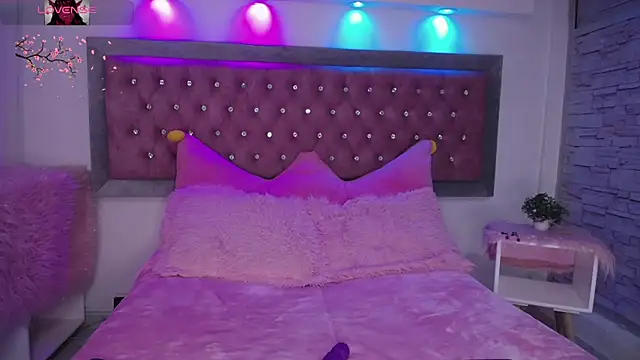 Tifanny Sweett online show from 11, 12, 2024