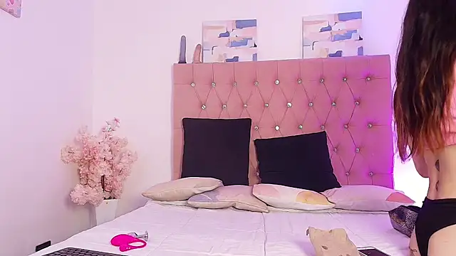 Tifanny Sweett online show from 24, 9, 2025