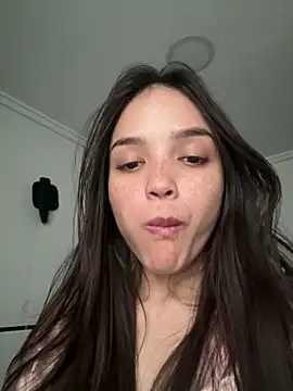 Snapshot of MisFrekcles_ chatting on 5, 3, 2025 MisFrekcles online show from 5, 3, 2025