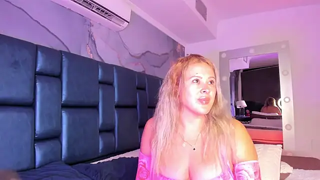 Snapshot of ALONDRAMILF chatting on 12, 11, 2025 ALONDRAMILF online show from 12, 11, 2025