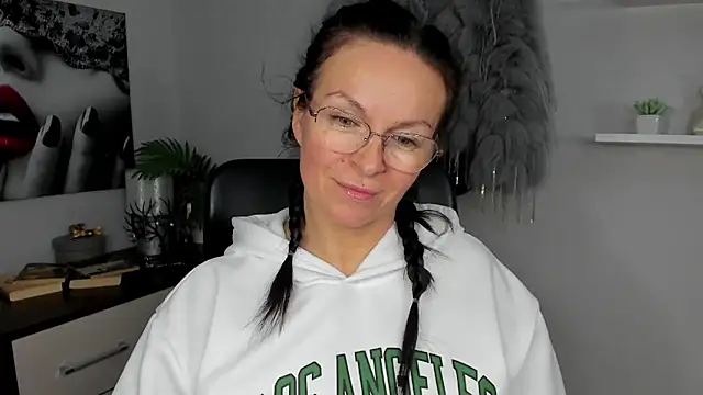 HelenLuxx online show from 26, 1, 2025