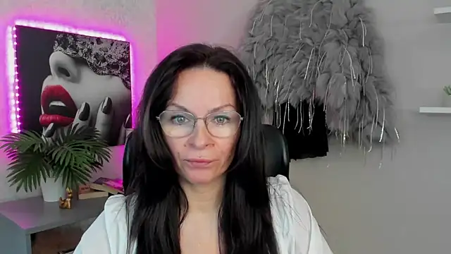 HelenLuxx online show from 3, 3, 2025