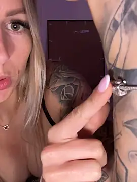 Snapshot of X_JamieLove_X chatting on 4, 10, 2025 X JamieLove X online show from 4, 10, 2025