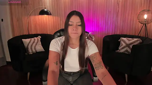 Snapshot of AllyJensen chatting on 27, 2, 2026 AllyJensen online show from 27, 2, 2026