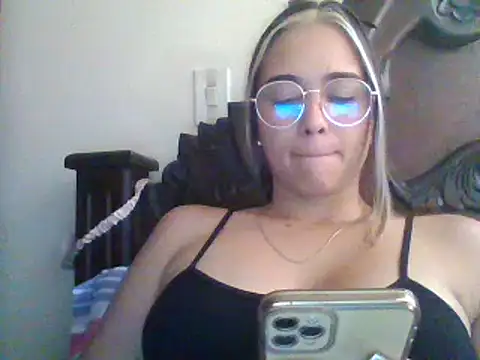 Snapshot of trianabell chatting on 27, 12, 2024 trianabell online show from 27, 12, 2024