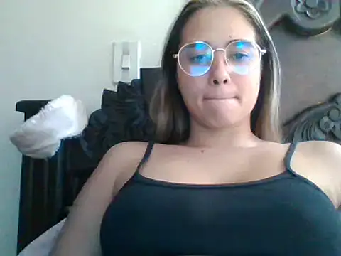 Snapshot of trianabell chatting on 13, 1, 2025 trianabell online show from 13, 1, 2025