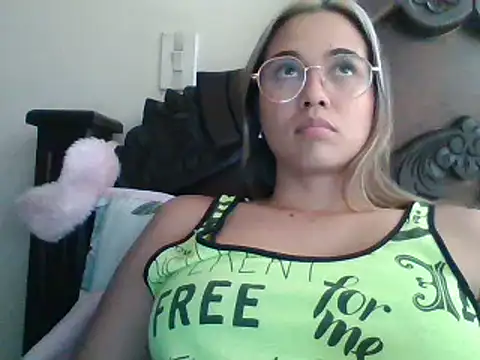 Snapshot of trianabell chatting on 15, 1, 2025 trianabell online show from 15, 1, 2025