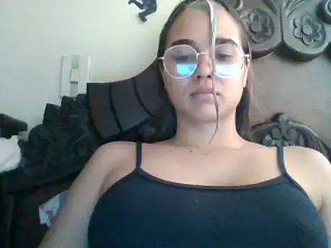 Snapshot of trianabell chatting on 21, 1, 2025 trianabell online show from 21, 1, 2025