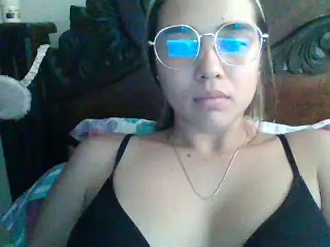 Snapshot of trianabell chatting on 3, 2, 2025 trianabell online show from 3, 2, 2025