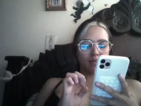 Snapshot of trianabell chatting on 5, 2, 2025 trianabell online show from 5, 2, 2025