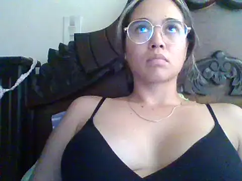 Snapshot of trianabell chatting on 5, 2, 2025 trianabell online show from 5, 2, 2025